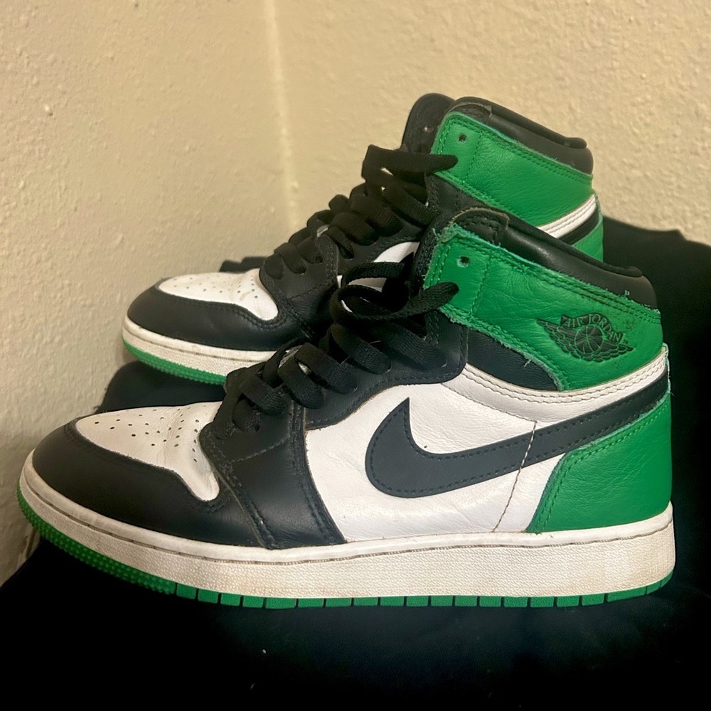 Air Jordan 1 Retro High OG "Lucky Green" 🍀
